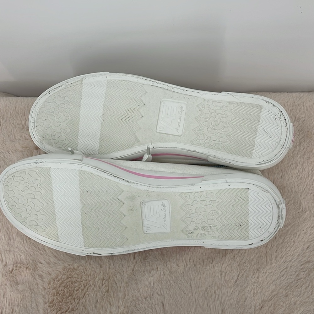 AMERICAN EAGLE WOMENS SIZE 10 White Canvas Sneakers with Rainbow Trim - Picture 6 of 7